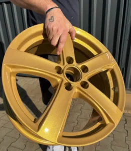 Zrenovovaná alu kola - zlatý lesk